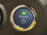 電子カードキーを携帯していれば、ボタンを押すだけでエンジンの始動がスマートに行えます