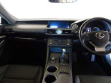 【メーター廻り】シンプルで飽きないデザイン、運転中も視界の邪魔にならない構造になっているので運転に支障もありません♪