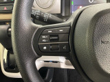 ステアリングにオーディオ操作スイッチが付いています。オーディオ画面に直接タッチしなくても操作が出来ますので、運転に集中できます。