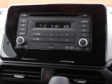 純正CD一体 AM/FM電子チューナーラジオを装備しております♪ ご希望により、別途料金にてお好みのナビやオーディオへの交換も可能です。