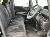 見通しのよいすっきりとした視界で、誰でも運転しやすいです。運転のしやすさは疲れにくさにも繋がりますよ♪