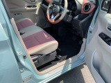 快適に運転できるドライブポジション!40mmも調整できる運転席シートリフターとシートスライドで、無理のない運転姿勢がとれます
