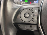 運転中、オーディオの操作をしてて、ハッとしたことはありませんか?ステアリングスイッチは、運転中でもハンドルでオーディオの操作が可能です。安全なドライブをサポートします。