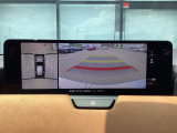 狭い場所での駐車やすれ違いなどでより的確な運転操作に役立つ360&deg;ビューモニターが装備されています。