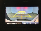 【バックカメラ】運転が苦手な方も車庫入れラクラクです!ギアをリバースに入れれば自動的に切り換わりますので、面倒な操作は不要です♪狭い駐車場もお車を傷つけず安心ですね!