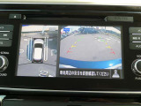クルマを上空から見下ろしているような映像が画面に映し出されます。ミラーだけでは見え辛い箇所も含め、ひと目で周囲の状況がわかるためスムースに駐車できますね。安全な駐車の手助けになります!