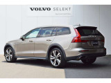 VOLVOの安全機能は前方だけではなく後方も監視しています
