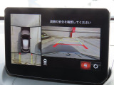 【全方位モニター】リバースに入れた際、車両全体を見渡している映像に切り替わります。また、見通しが悪い場所で便利な前方ワイド映像やすれ違いに便利な助手席側ワイド映像など切り替えが出来ますよ♪