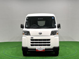 スクエアなボディが叶える広々空間、たくさん積めて仕事がしやすい荷室、働く人の運転しやすさ、そして、.先進の安全装備を搭載したハイゼットカーゴが入荷致しました。