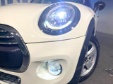 ●LEDヘッドライト:夜間走行時も良好な視界を確保し安心して運転できる高輝度LEDヘッドライトを装備!点灯速度が早く、消費電力も抑えられています。