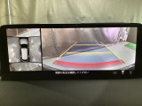 狭い場所での駐車やすれ違いなどでより的確な運転操作に役立つ360&deg;ビューモニターが装備されています。