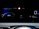 カラーディスプレイには運転をサポートするさまざまな情報を表示!
