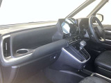 前方の見通しが良いすっきりした視界、誰でも扱いやすく運転できます。疲れにくく安心ドライブを更に快適なものにします!