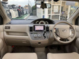 【運転席・インパネまわり】ハンドル・シート・フロアーなど隅々までプロによるクリーニング済み☆彡キレイな車内でドライブが一層快適にお楽しみいただけます!!
