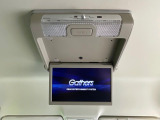 【フリップダウンモニター】大画面モニターで後席でもエンタメをお楽しみいただけます。小さなお子様にも大人気の装備です♪
