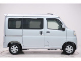 県内13店舗にて常時500台以上ダイハツ車を展示中です。見て、触って、納得のいく一台をぜひ見つけてください。