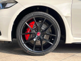 【ブレンボ製キャリパー】ハイパワー車両には強力なブレーキが必須!世界のスーパーカーにも採用されるイタリアの高級メーカー「ブレンボ」を装着!色鮮やかなキャリパーがスポーティな印象を引き立てます♪