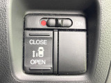 【パワースライドドア】スマートキーや運転席のスイッチでスライドドアの開閉が可能♪電動だから力を入れてドアを開ける必要が無く、小さいお子様でも、重い荷物を持っている時もラクに開け閉めできます♪