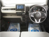 運転にかかわる様々な操作を安全に行えるように視点移動が少なく、操作性に配慮されたスイッチ類が凝縮されたコクピットです。
