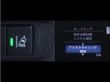 レーンディパーチャーアラートとは車線、又は走路からの逸脱の可能性を警告すると共に、車線、又は走路からの逸脱を避けるためのハンドル操作の一部を支援する機能です。詳細は販売店スタッフまでお尋ね下さい。