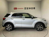 車両右側面からの写真になります。車をご覧になりたい時はお気軽に最寄りの店舗へご相談下さい。