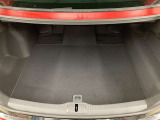 開口部の広いラゲージスペースは、ゴルフバックなどの荷物もラクラク積み込めます。