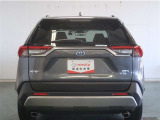 走りと実用性を両立した人気SUV!高い走行性能と広い室内で、あらゆるシーンに対応出来るモデルです。