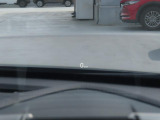 【ヘッドアップディスプレイ】運転席の視線上に車速などを表示してくれるので視線移動や、焦点の調整が軽減されます☆