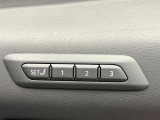 【メモリー機能付きパワーシート】ドライバーごとに設定したシート位置を記憶して、ボタン一つで切り替えできる便利な機能!運転する方が複数名いらっしゃるご家庭におすすめです♪