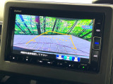 【バックカメラ】駐車時に後方がリアルタイム映像で確認できます。大型商業施設や立体駐車場での駐車時や、夜間のバック時に大活躍!運転スキルに関わらず、今や必須となった装備のひとつです!