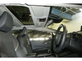 爽やかな風と光が差し込む開放的な車内で、至福のドライブを心ゆくまで。