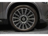 メルセデスの認定中古車「サーティファイドカー」では、万一お車が故障した場合も、ご購入後1年間もしくは2年間※は走行距離にかかわらずメルセデス・ベンツ正規サービスネットワークで無料修理いたします