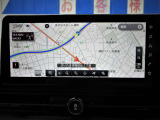 メ-カ-オプションのメモリーナビにはアラウンドビュ-モニタ-が組み合わされています。 地デジTVの視聴が可能です。 メ-カ-装着ならではのフィッティングの良さで、高級感も演出します。