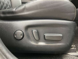 パワーシート搭載。微妙な調整が手軽にでき、最適なポジションで運転することが可能です。