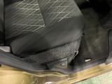 痛みの出やすい運転席シートの角、フロアマット、座面、ともに良好です