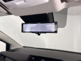 スマートルームミラーで後方の映像がルームミラーで確認できます。