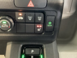 【eコンスイッチ】低燃費運転をサポートするECONモード。スイッチをONすると、エンジンやトランスミッション、A/Cなどを協調制御し、燃費の向上に貢献。エコドライブの効果を高めます。
