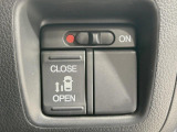 【パワースライドドア】スマートキーや運転席のスイッチでスライドドアの開閉が可能♪電動だから力を入れてドアを開ける必要が無く、小さいお子様でも、重い荷物を持っている時もラクに開け閉めできます♪