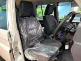 運転席シート廻りは使用感も少なく、良好な状態となっています。前オーナー様が丁寧に使っていたことがよくわかりますね。