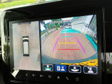【全方位モニター】リバースに入れた際、車両全体を見渡している映像に切り替わります。また、見通しが悪い場所で便利な前方ワイド映像やすれ違いに便利な助手席側ワイド映像など切り替えが出来ますよ♪