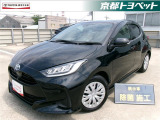 ブラックのヤリスハイブリッド入荷しました。毎月の維持費は安く、それでいて装備も充実している1台!初めておクルマを購入される方はぜひヤリスをご検討ください!