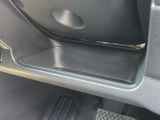 運転席周辺の収納も充実したドライバーズロアポケット。細かな使い勝手にも配慮されています。