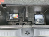パンク修理剤とエアーコンプレッサーと車載工具も完備!!