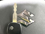 【キーレス】少し離れた場所からでもボタン一つでドアの開錠・施錠ができるのでとっても便利!ドアの鍵穴周りに傷をつけることもありません♪