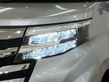 LEDヘッドライトです。デザイン性がよくとても明るいので、夜間の走行や悪天候でも安心です。しかも長寿命!