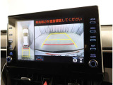 バックガイドモニターで、後方を確認しながら安心して駐車することができます。運転初心者も熟練者も必須の機能ですよ!