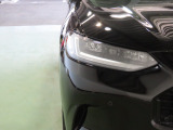 LEDヘッドライトは、点灯の瞬間から光量を発揮し、突然暗くなるトンネルなどでの安定感を高めます。