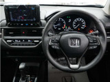 運転にかかわる様々な操作を安全に行えるように視点移動が少なく、操作性に配慮されたスイッチ類が凝縮されたコクピットです。
