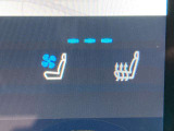 シートエアコン付です。シートを暖めたり冷やしたりできる、快適装備の一つ。 暑い夏もシートが冷える冬も快適にドライブが楽しめそうですね。