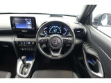 スポーティームード溢れる運転席周りですね。 クイックなドライビングに対応できるよな運転席回りになっています。 ドライブがますます楽しくなりますね!